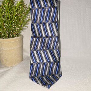PIERRE CARDIN SILK TIE DIAGONAL ZIG ZAG DESIGN BLUE GRAY AND BLACK EUC